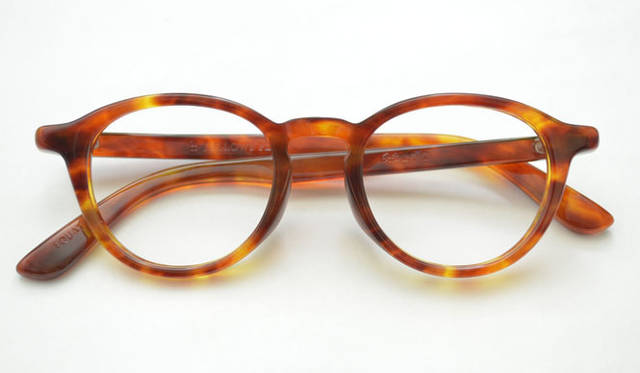 <strong>Continuer｜コンティニュエ</strong>　YELLOWS PLUS 「EQUATOR（鼈甲）」56万7000円（YELLOWS PLUS×大澤鼈甲）