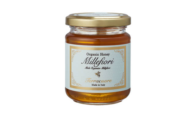 <strong>Terracuore｜テラクオーレ</strong>　フユボダイジュやセージ、タイムなどさまざまな花の蜜からなる「千の花」を意味するはちみつは、クリーミーで芳醇な味わい。　オーガニックはちみつ「ミッレフィオーリ」[250g]　1890円