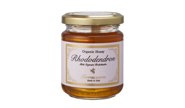 <strong>Terracuore｜テラクオーレ</strong>　標高1200～2000メートルほどのアルプスの山に咲くシャクナゲから採取したはちみつは、フルーティな酸味が甘さに華をそえる、ふんわりと洗練された味わい。　オーガニックはちみつ「シャクナゲ」[250g]　1890円