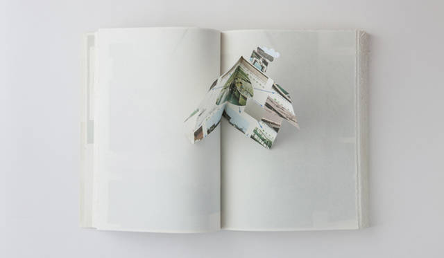 <strong>谷川じゅんじ × テセウス・チャン</strong>　その絵日記が、作品集ではポップ・アップに姿を変えて登場している　Photograph by Yoshiaki Tsutsui