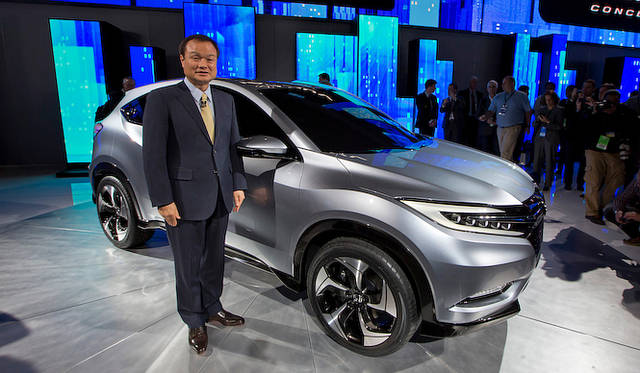 <strong>HONDA URBAN SUV CONCEPT｜ホンダ アーバン SUV コンセプト</strong><br />伊東孝紳 ホンダ社長とともに