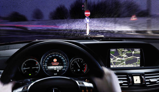 <strong>Mercedes-Benz The new traffic sign assistance｜メルセデス・ベンツ 新交通標識支援システム</strong>
