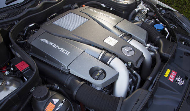 <strong>Mercedes-Benz CLS 63 AMG Shooting Brake｜メルセデス・ベンツ CLS 63 AMG シューティングブレーク</strong><br />M157とよばれる5.5リッターV型8気筒エンジンは最高出力386kW（524ps）/ 5,250-5,750 rpm、最大トルク700Nm（71.3kgm）/ 1,750-5,000 rpmを発生する