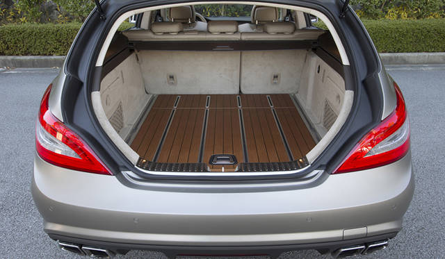 <strong>Mercedes-Benz CLS 63 AMG Shooting Brake｜メルセデス・ベンツ CLS 63 AMG シューティングブレーク</strong><br />トランク容量は通常で590リットル