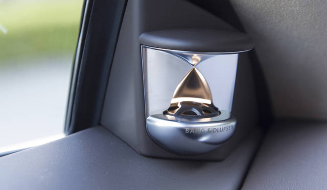 <strong>Mercedes-Benz CLS 63 AMG Shooting Brake｜メルセデス・ベンツ CLS 63 AMG シューティングブレーク</strong><br />Bang & Olufsen BeoSound AMGサウンドシステムは、写真のツイーターをふくめ、15スピーカーからなる40万円のオプション