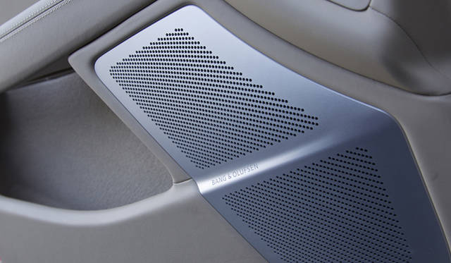 <strong>Mercedes-Benz CLS 63 AMG Shooting Brake｜メルセデス・ベンツ CLS 63 AMG シューティングブレーク</strong><br />Bang & Olufsen BeoSound AMGサウンドシステムは、合計1,200Wの15スピーカーからなる40万円のオプション