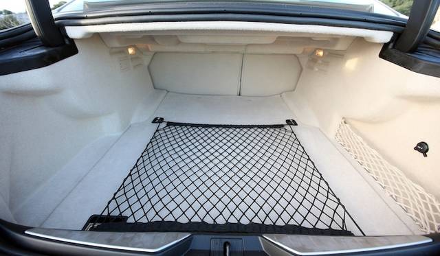 <strong>Maserati Quattroporte｜マセラティ クアトロポルテ</strong><br />トランク容量は530リットル　先代比で80リットル増だ