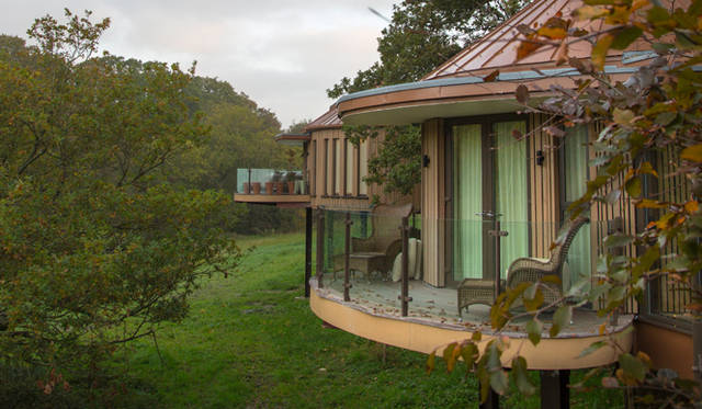 <strong>伝統と革新の英国ロイヤル文化を巡る旅</strong>　2012年10月にあらたに誕生した「ツリー・ハウス・スイート」。客室は全6棟（12室）が用意される