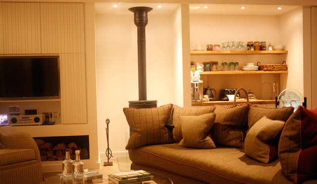 <strong>伝統と革新の英国ロイヤル文化を巡る旅</strong>　コンテンポラリーなデザインでまとめられたインテリア。キチネット（簡易キッチン）も完備される