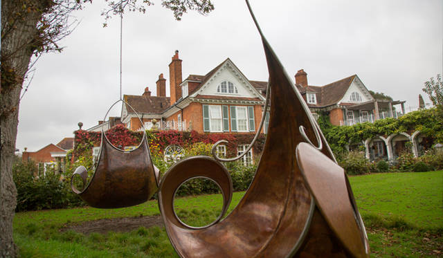 <strong>伝統と革新の英国ロイヤル文化を巡る旅</strong>　