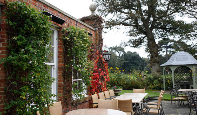 <strong>伝統と革新の英国ロイヤル文化を巡る旅</strong>　