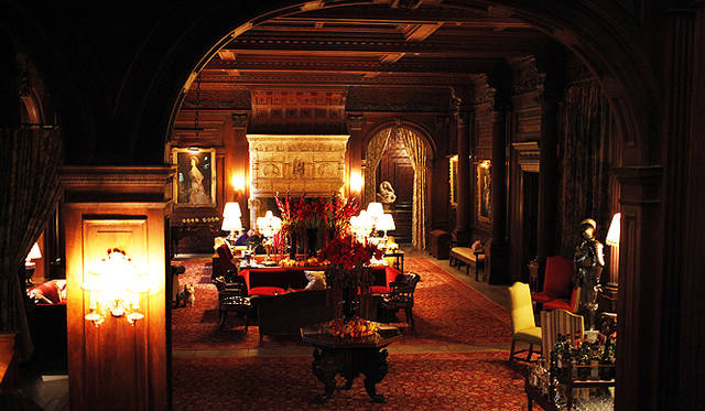 <strong>伝統と革新の英国ロイヤル文化を巡る旅</strong>　「クリヴデン」のエントラント。宿泊だけでなく、見学やアフタヌーンティーを愉しむこともできる