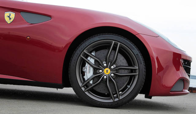 <strong>Ferrari FF｜フェラーリ FF</strong>