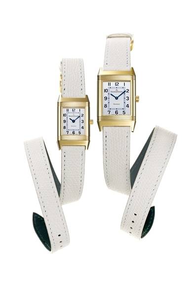 写真左から、レベルソ・レディ、レベルソ・クラシック（ＹＧモデル）<br /><br /><strong>レベルソ・クラシック</strong><br />価格│イエローゴールド123万9000円<br /><br /><strong>レベルソ・レディ</strong><br />価格│イエローゴールド115万5000円<br /><br /><strong>ヴァレクストラ製ダブルストラップ</strong><br />価格│2万9400円<br /><br />ジャガー・ルクルト<br />Tel.03-3288-6370<br />http://www.jaeger-lecoultre.com<br />