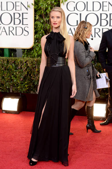 モデルのロージー・ハンティントン＝ホワイトリーは、サンローラン2013年春夏コレクションをまとってレッドカーペットに登場。<br /><br />Courtesy of Saint Laurent