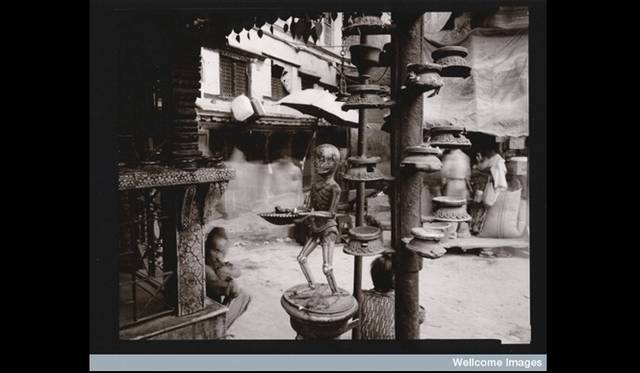 　Linda Connor ’Skeleton, Shrine, Kathmandu, Nepal’, 1980 Credit:Photo by Linda Connor