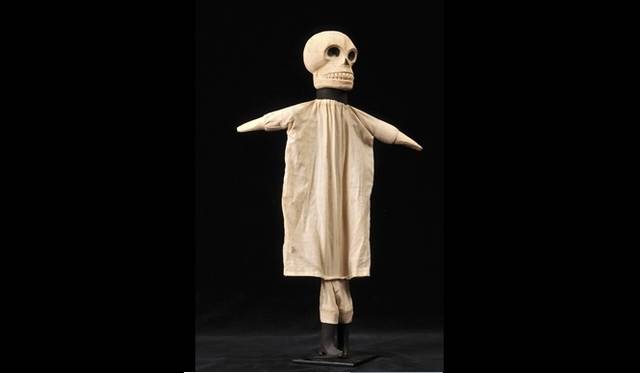 <strong>ART FILE 06｜「DEATH: A self-Portrait」</strong>　Skeleton puppet Credit:(c) The Richard Harris Collection