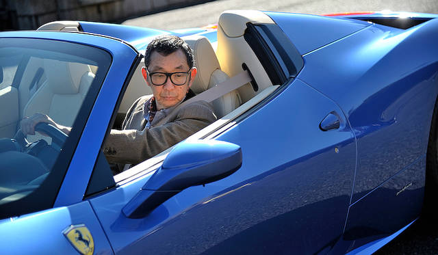 <strong>Ferrari 458 Spider｜フェラーリ 458スパイダー</strong><br /><strong>岩城</strong>　艶っぽいといっても、それは下品な意味ではなくて、艶っぽい。内側にある理由が外側のデザインをうみだしている、とおもわせてくれる。