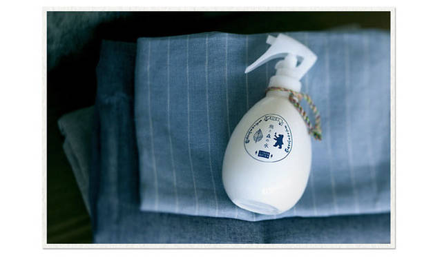 <strong>ウェブセレクトショップ「ARIGATO GIVING」</strong>　リネン用芳香スプレー「熊と森と水」