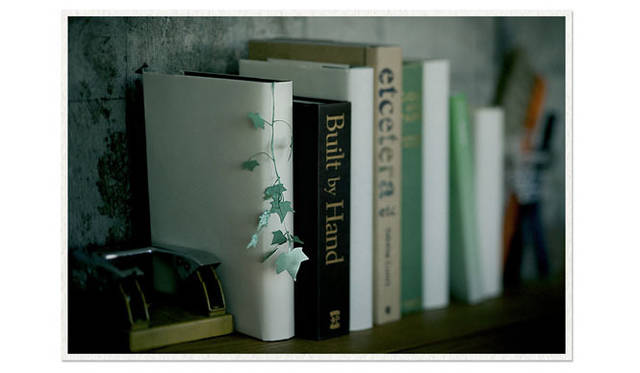 <strong>ウェブセレクトショップ「ARIGATO GIVING」</strong>　セメントプロデュースデザインの本棚を楽しい空間に飾るしおり「シオリボン」