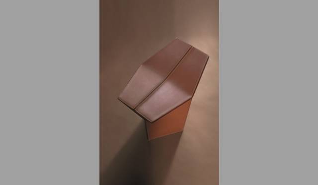 <strong>Louis Vuitton｜ルイ・ヴィトン </strong>　スツール　価格｜32万9700円 © Louis Vuitton　