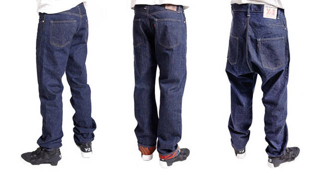 <strong>Y-3｜ワイスリー</strong>　 Y-3×WAREHOUSEコラボレーションデニム　左／「M DENIM BASIC PANT」3万6225円、中／「M DENIM STATEMENT PANT」5万5650円、右／「M DENIM DROP PANT」4万4625円