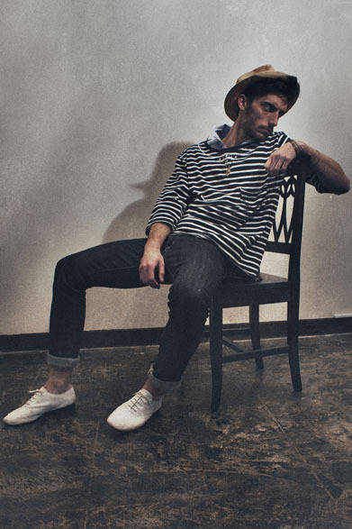 <strong>HOWL｜ハウル</strong>　2013春夏コレクション　ボーダークロス1万6800円（HOWL）、ドレスシャツ2万7300円（HOWL×INDUSTRIAL CATEGORY）、SIXX / スキニーウォッシュ2万3100円（DENIMS by HOWL）