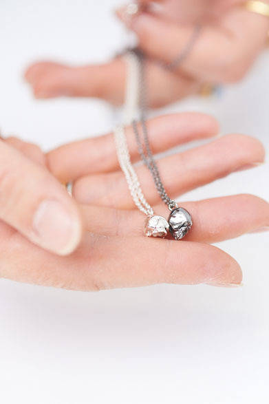 <strong>BARNEYS NEW YORK｜バーニーズ　ニューヨーク</strong>　精巧で本格的なつくりに注目