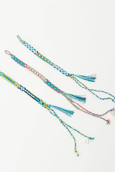 <strong>BARNEYS NEW YORK｜バーニーズ　ニューヨーク</strong>　ミサンガ各7245円（ルーシーフォーク／バーニーズ　ニューヨーク）