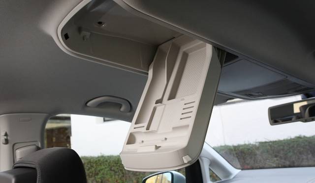 低回転域をスーパーチャージャーで過給し、高回転域はターボチャージャーで過給するツインチャージャーのシステムを採用した1.4リッターエンジンは「ポロGTI」同様。最高出力103kW（140ps）、最大トルクはわずか1,250rpmで220Nm（22.4kgm）を発生する