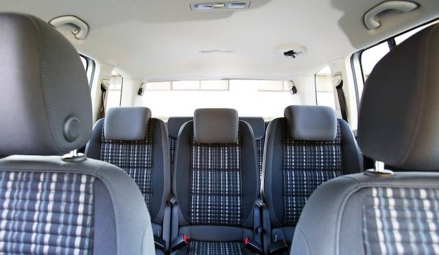 低回転域をスーパーチャージャーで過給し、高回転域はターボチャージャーで過給するツインチャージャーのシステムを採用した1.4リッターエンジンは「ポロGTI」同様。最高出力103kW（140ps）、最大トルクはわずか1,250rpmで220Nm（22.4kgm）を発生する