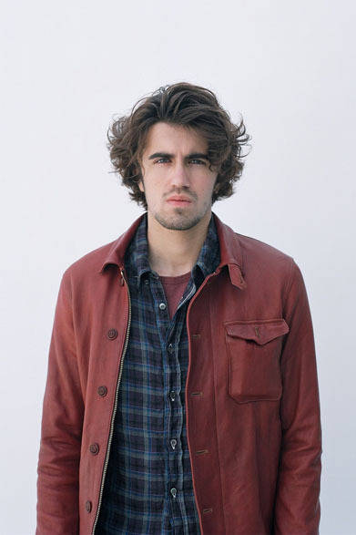 <strong>FILL THE BILL｜フィル ザ ビル</strong>　2013春夏コレクション　レザーデッキジャケット13万1250円、チェックワークシャツ1万8900円、クルーネックTシャツ8190円