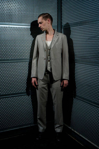 <strong>The Letters｜レターズ</strong>　2013春夏コレクション　クラシカルブレザー6万900円、クラシカルウェストコート3万7800円、ラウンドリブタンク1万500円、クラシカルトラウザー3万3600円