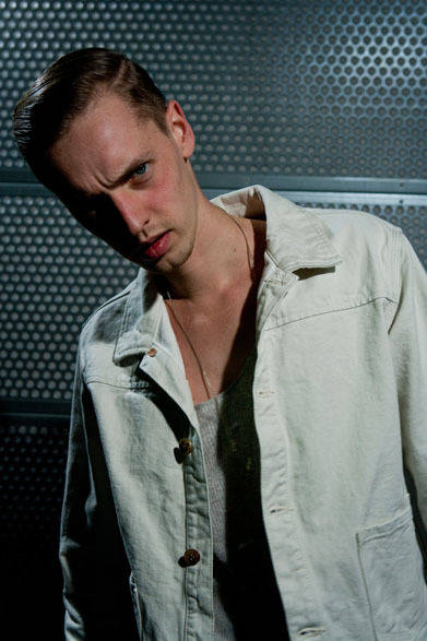 <strong>The Letters｜レターズ</strong>　2013春夏コレクション　デニムワークジャケット3万6750円、ラウンドリブタンク1万500円