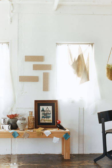 <strong>ACTUS｜アクタス</strong>　オリジナルテキスタイルブランド「FABRICIA」　クリップカーテン仕様なら気軽に窓際を演出できる。「PLAN」（生地巾138cm）7350円/m