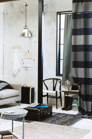 <strong>ACTUS｜アクタス</strong>　オリジナルテキスタイルブランド「FABRICIA」　より直感的な演出を楽しむ。「PLAN」（W138cm）7350円/m、「NOIX」（W110×H190cm）1万4595円、「ATTRAPER」（W110×300cm）2万3520円