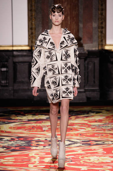 <strong>Iris Van Herpen ｜イリス ヴァン ヘルペン</strong>　2013年春夏オートクチュール コレクション