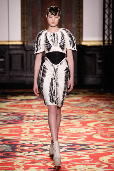 <strong>Iris Van Herpen ｜イリス ヴァン ヘルペン</strong>　2013年春夏オートクチュール コレクション