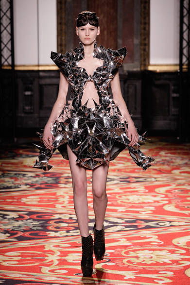<strong>Iris Van Herpen ｜イリス ヴァン ヘルペン</strong>　2013年春夏オートクチュール コレクション