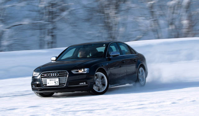 Audi S4は今回の3台のなかではもっともコンパクトなボディサイズながら、V6エンジン+スーパーチャージャーで、A6 3.0 TFSI クワトロを超える、245kW（333ps）の最高出力と440Nm（44.9kgm）の最大トルクを発揮。腕におぼえのあるドライバーにとっては挑戦しがいがあるだろう、ピーキーな挙動をしめした