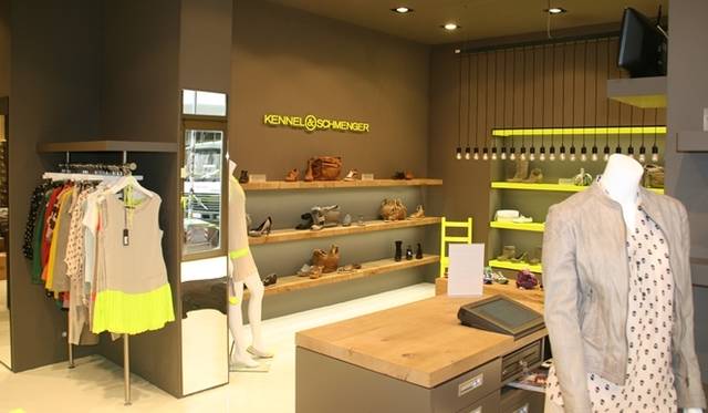 <strong>KENNEL&SCHMENGER│ケンネル＆シュメンガー</strong>　ベルリンの店のようす