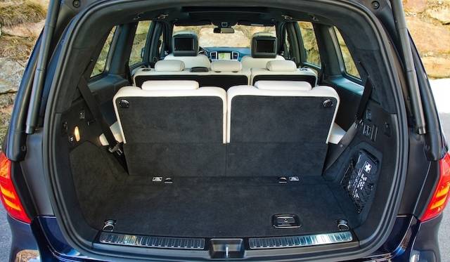 <strong>Mercedes-Benz GL 500 4MATIC BlueEFFICIENCY｜<br />メルセデス・ベンツ GL 500 4マチック ブルーエフィシエンシー</strong><br />荷室容量は7名乗車時に680リットルを確保