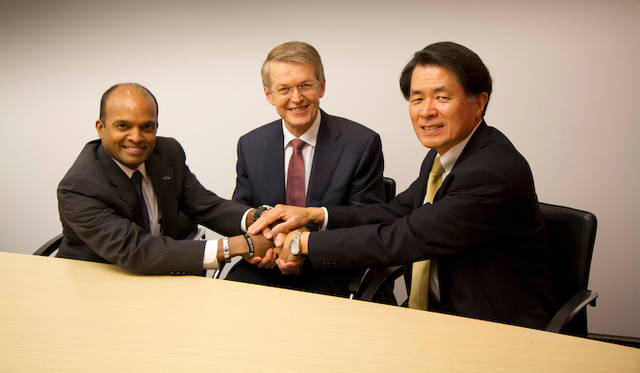 左からRaj Nair副社長（フォード）、Thomas Weber教授（ダイムラー）、山下光彦副社長（日産）