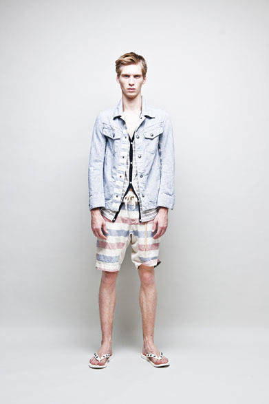 <strong>☆AYUITE☆｜アユ☆イテ</strong>　2013春夏コレクション　綿麻オックスジャケット3万2550円、ボーダージャージカーディガン2万1000円、マルチボーダーショートパンツ2万6250円