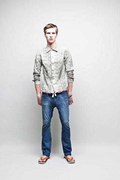 <strong>☆AYUITE☆｜アユ☆イテ</strong>　2013春夏コレクション　ペイズリー刺繍シャツ2万7300円、デニムジャージ3万4650円