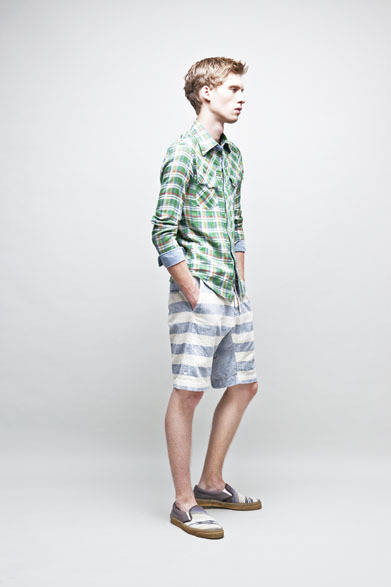 <strong>☆AYUITE☆｜アユ☆イテ</strong>　2013春夏コレクション　ガーゼチェックシャツ2万3100円、マルチボーダーショートパンツ2万6250円
