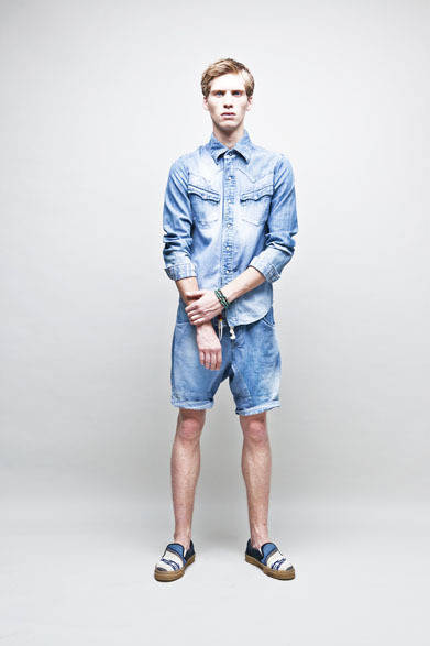 <strong>☆AYUITE☆｜アユ☆イテ</strong>　2013春夏コレクション　クレイジーデニムシャツ2万9925円、クレイジーデニムショートパンツ2万7300円、ラグスリッポン3万6750円