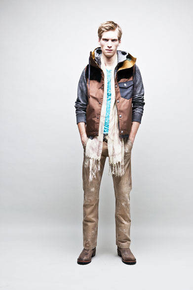 <strong>☆AYUITE☆｜アユ☆イテ</strong>　2013春夏コレクション　ムートン付き三層ナイロンベスト4万7250円、USED加工裏毛パーカー2万9925円