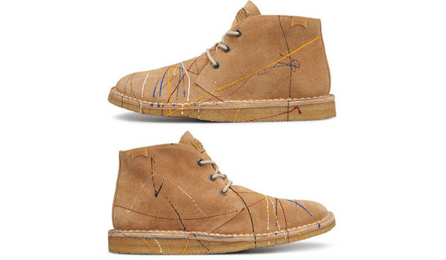 <strong>CAMPER｜カンペール</strong>　2013春夏コレクション　一足ずつ手作業でペイントがほどこされたデザートブーツ。スペイン・カタルーニャ人画家ジョアン・ミロが実際に履いていたという、ペイントで汚れた靴からインスピレーションを得て作られたモデルの復刻版。「TWINS（ツインズ）」2万9400円