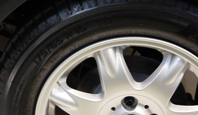 タイヤのサイズは175/65R15